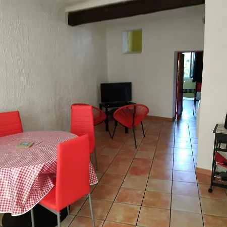 Aumone Vieille Apartment *